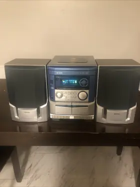Czech-naji7 Aiwa Stereo 3cd/cassette/tuner Working Good