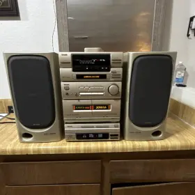 Aiwa Nsx-39m Am/fm Compact Shelf Stereo System Cd Cassette With Speakers Silver