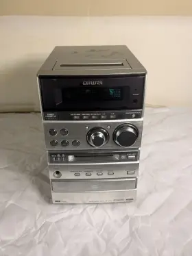 Aiwa Xr-md100 Md/cd/cassette Stereo System Japanese Model Powers On Disc T