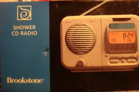 Brookstone 400002745488 Shower Cd Am/fm Radio - Vintage
