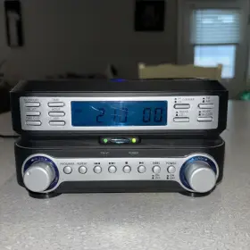 Hc221b Dpiinc Portable Stereo Gpx With Cd Am/fm Batteries/cord Works