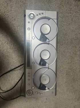 Emerson 3103 Silver 3-cd Changer Compact Shelf Stereo System With Speakers