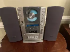 Slim-1000 Fisher Am/fm Radio Cd Cassette Stereo Clock Detachable Speakers