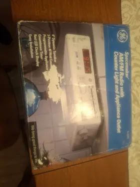 Ge7-4232 Ge Brand New Spacemaker Am/fm Counter Light And Appliance Outlet