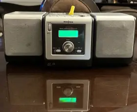 Ns-a2110 Insignia Micro Component Cd System With 2 Speakers Am-fm Radio-clock. Works But