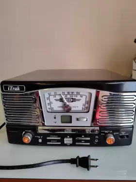 Bt9682gb Itrak Turntable With Cd/radio