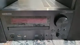 Cr-n755 Onkyo Network Cd Receiver With Speakers And Wifi Streaming #2