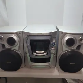 Sa-ak500 Panasonic Stereo 5-disc Cd Changer Cassette Am Fm Radio Aux Mp3 Tested