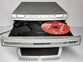 386c Philips Magnavox Fw Stereo 3cd/dual Cassette Tape Deck. Read Disc #2