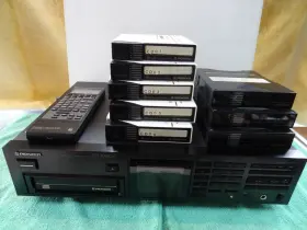 Pd-m600 Pioneer 6-cd Player Changer With Controller And 8 Magazines Including Cds