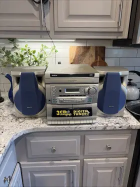 Sanyo Awm-2100u 3-cd Changer Dual Cassette Stereo System With Speakers