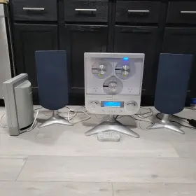 So331 Sharper Image Futuro 3 Cd Stereo System Speakers Remote Control - Untested