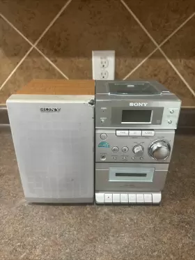 Cmt-ep303 Sony Micro Hifi System Cd Cassette Tape Player Am Fm Radio Mostly Work