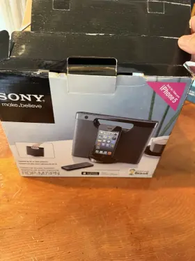 Sony Rdpm7ipn Personal Audio System Rdp-m7ipn New In Box 5259a