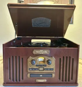 Gf-290 Teac Compact Hi-fi Stereo System With Am/fm Tuner Turntable Cd And Cassette