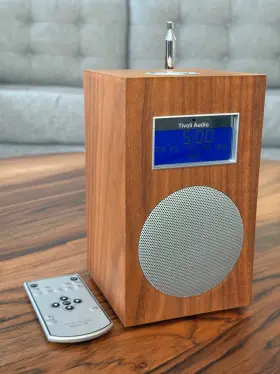M10wl Tivoli Audio Model 10 Am/fm Clock Radio In Walnut