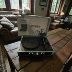 Victrola VSC-550BT Suitcase Record Player With Bluetooth Turntable No Stylus. Fixed Price $18.00.